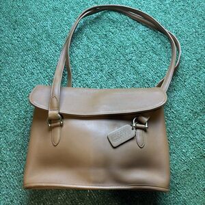 Vintage USA Coach 9808 Equestrian Flap Shopper Tan Leather Shoulder Bag Purse